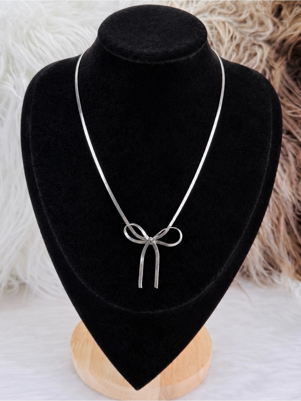 Elegant Silvertone Bow slinky Necklace